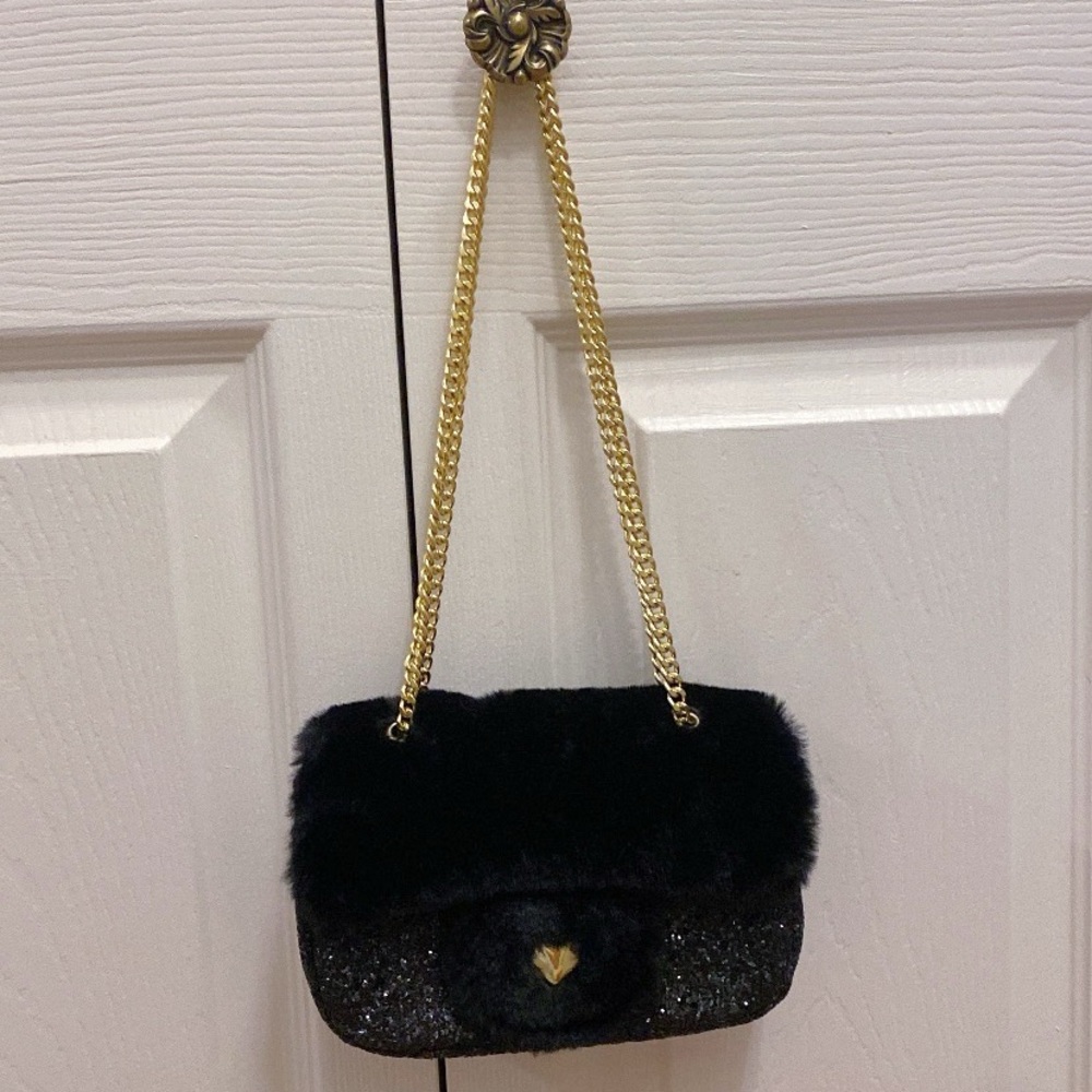 🎀3/$25🎀 Elegant Black Fur Bag